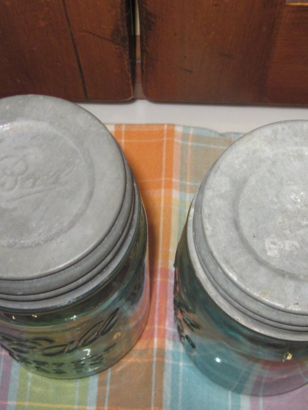 Vintage Blue Mason Pint Ball Perfect Jars with Zinc Lids - Picture 3 of 4